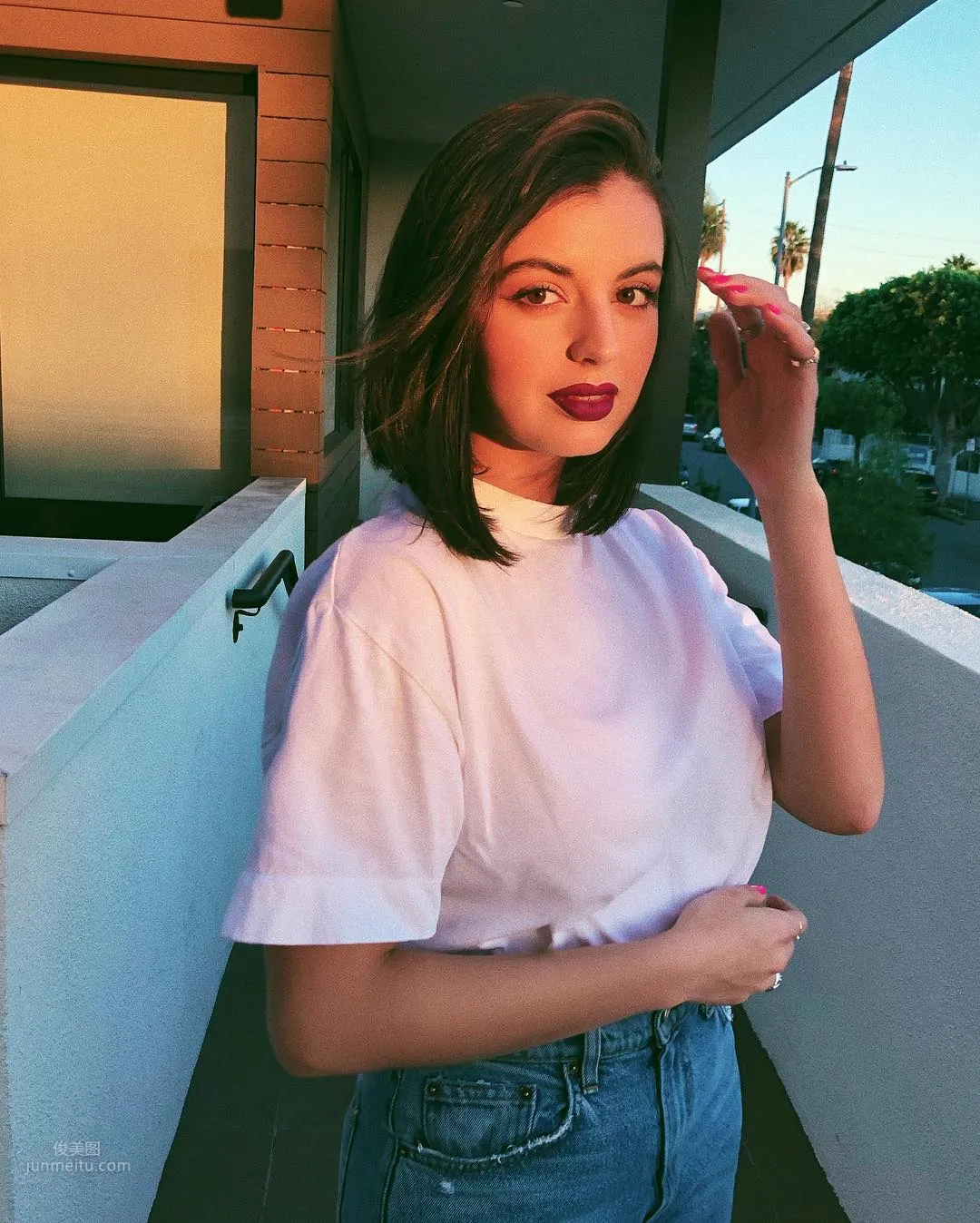 Rebecca Black- 混血女歌手负评百变美女_1