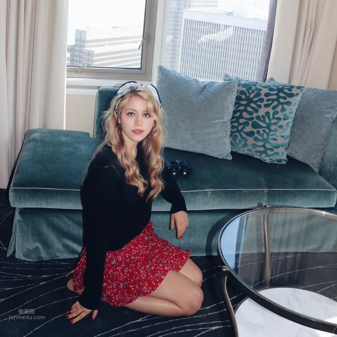 Caylee Cowan - Hollywood's Another Sexy Newcomer? photo 7