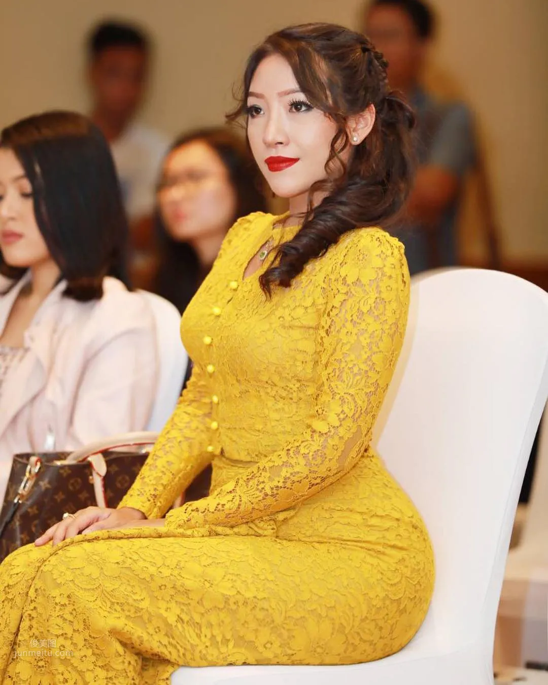 緬甸醫生Nang Mwe San，胸大到被吊銷執照 26