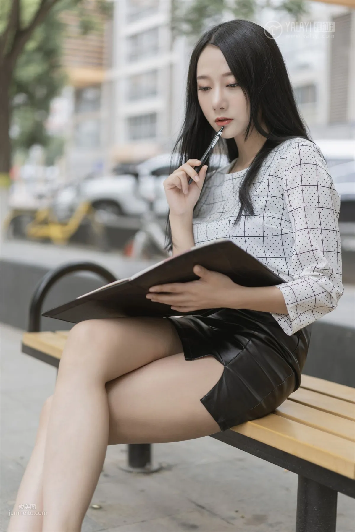 [YALAYI雅拉伊] 2019.06.28 Vol.322 女白领的私生活 何嘉颖_12