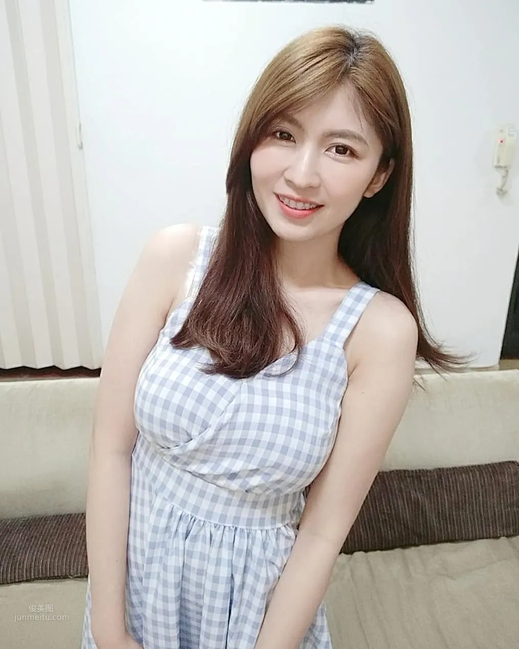 Malaysian Beauty Li Aiwei Swimsuit Photos, Amazing Figure Shocks Netizens photo 6
