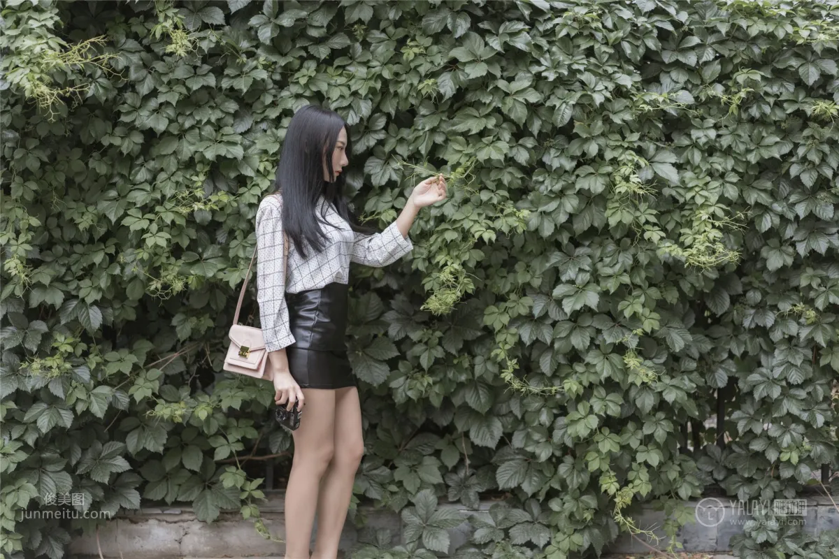[YALAYI] 2019.06.28 Vol.322 The Private Life of a Female White-Collar Worker He Jiaying photo 39