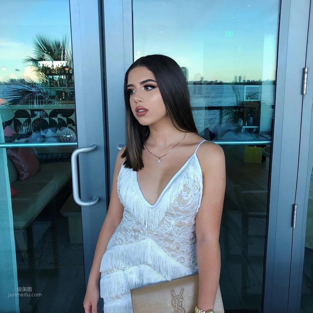 Amanda Diaz - Cuban Beauty Teaches You How to Do Makeup photo 8