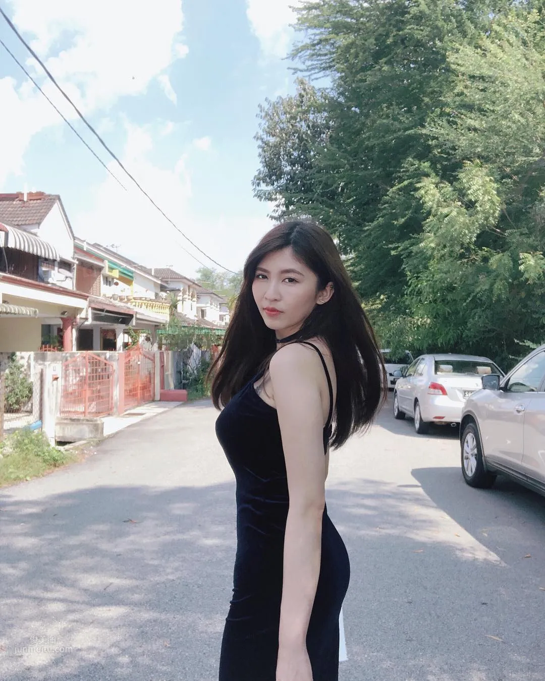 Malaysian Beauty Li Aiwei Swimsuit Photos, Amazing Figure Shocks Netizens photo 2