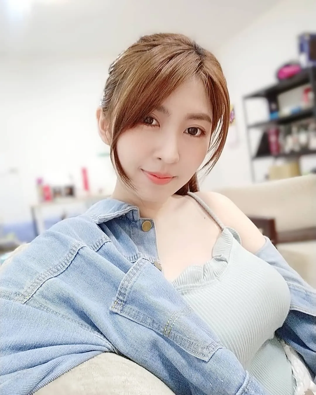 Malaysian Beauty Li Aiwei Swimsuit Photos, Amazing Figure Shocks Netizens photo 7