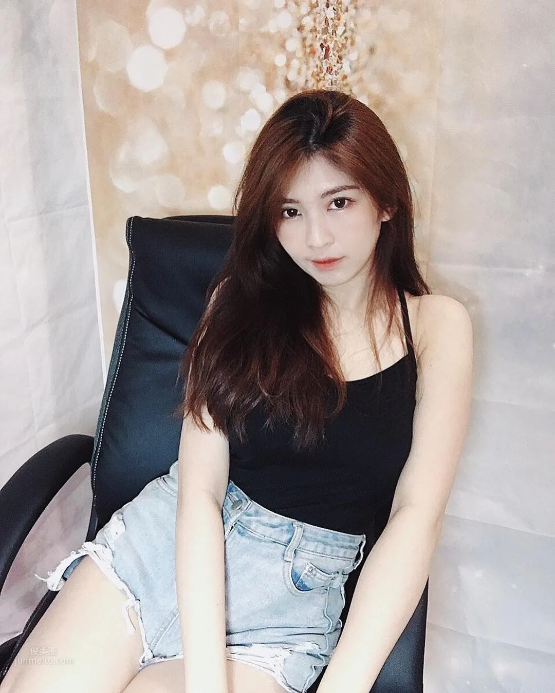 Malaysian Beauty Li Aiwei Swimsuit Photos, Amazing Figure Shocks Netizens photo 11