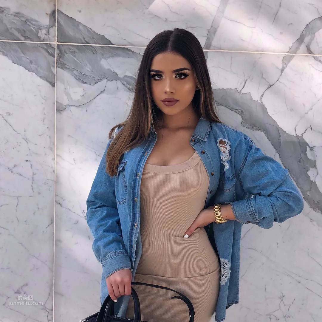 Amanda Diaz - Cuban Beauty Teaches You How to Do Makeup photo 3