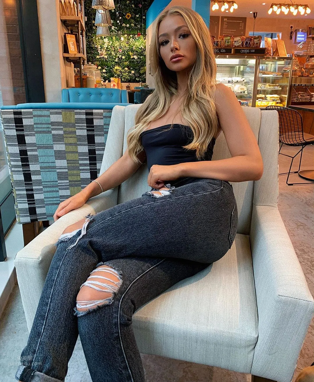 Amber Jepson - Blonde Girl with Doll-Like Face photo 32
