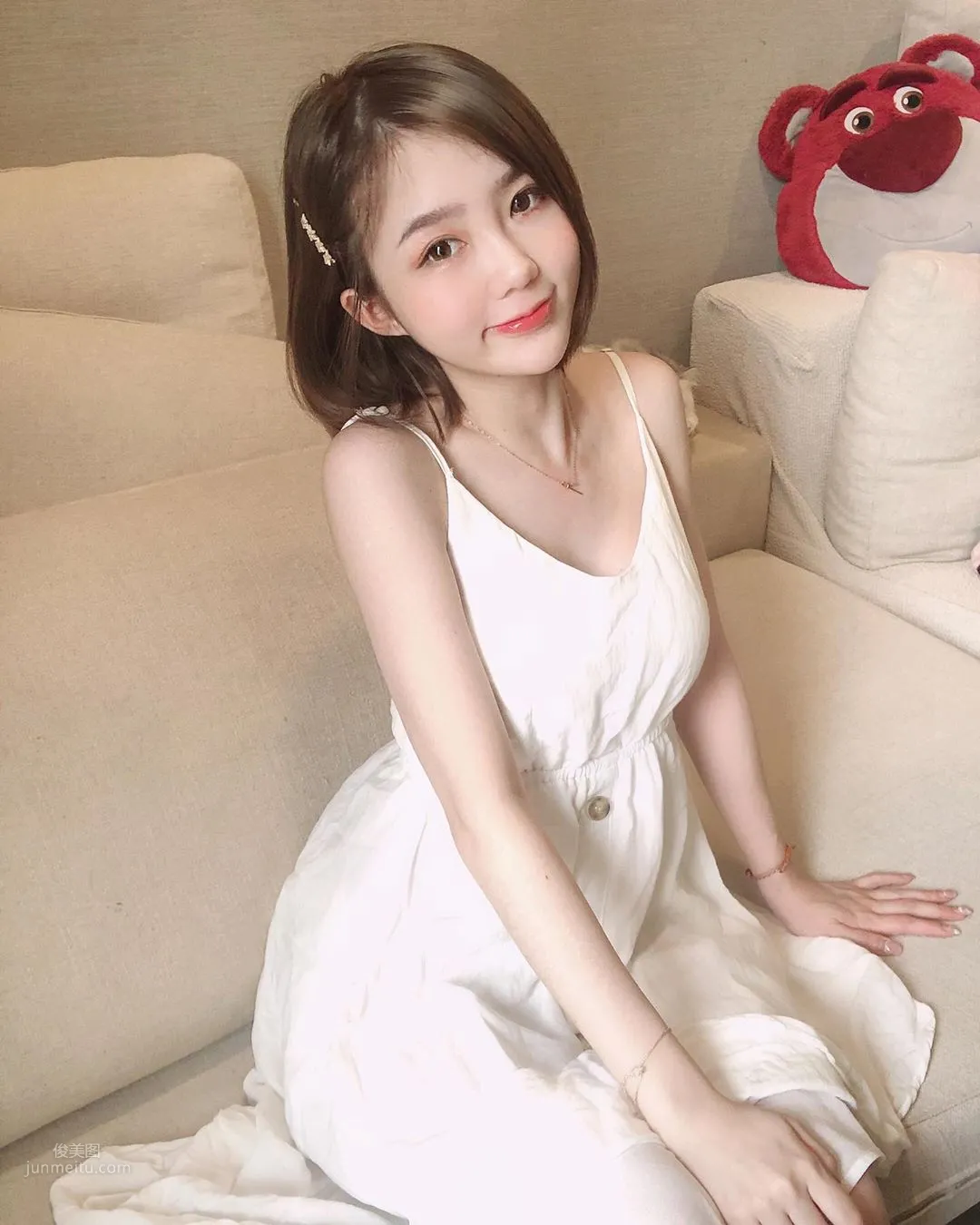 正妹妮妮子穿運動背心健身，鎖骨出賣好身材 20
