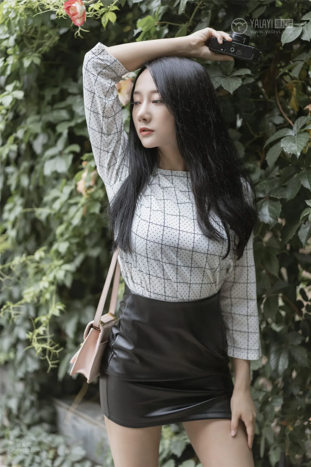[YALAYI雅拉伊] 2019.06.28 Vol.322 女白领的私生活 何嘉颖_22
