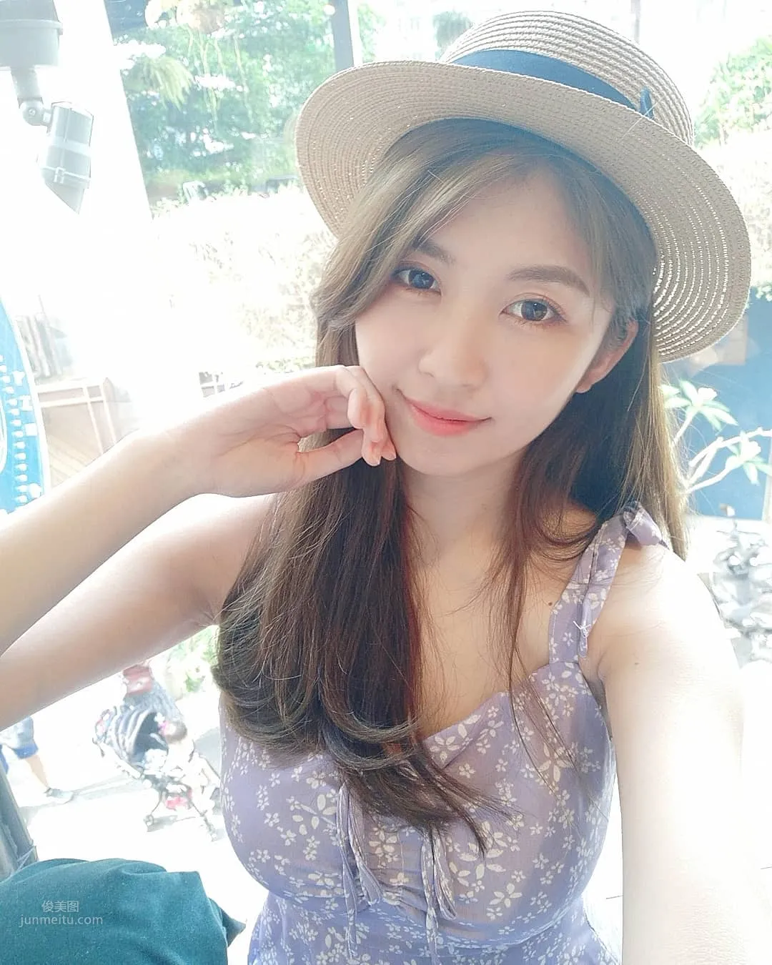 Malaysian Beauty Li Aiwei Swimsuit Photos, Amazing Figure Shocks Netizens photo 15
