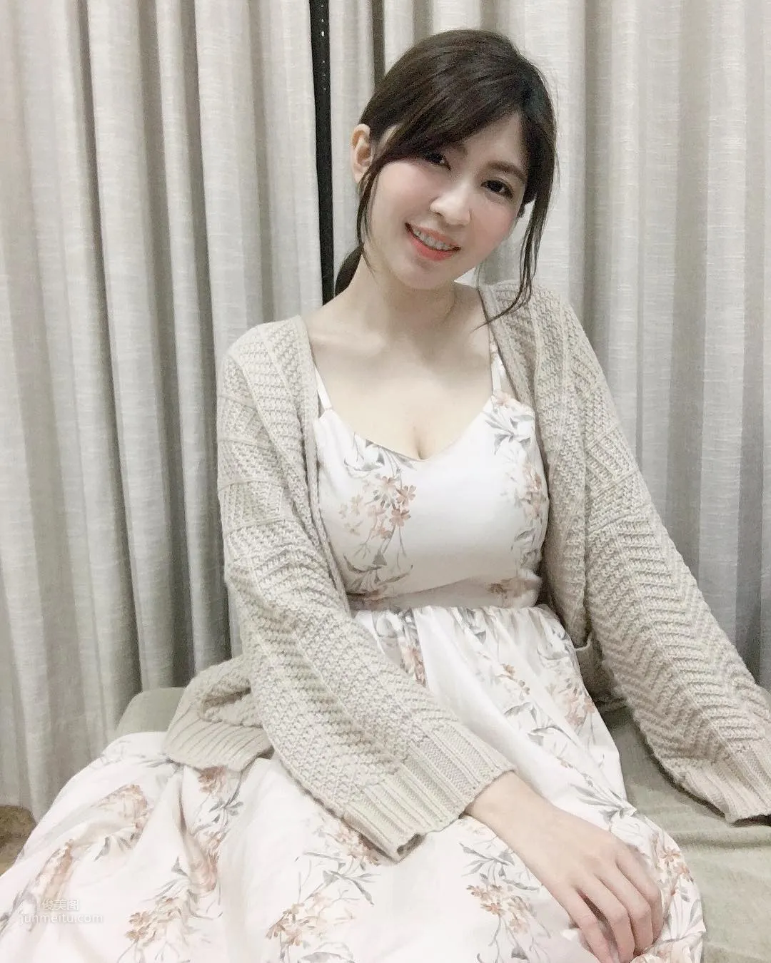 Malaysian Beauty Li Aiwei Swimsuit Photos, Amazing Figure Shocks Netizens photo 5