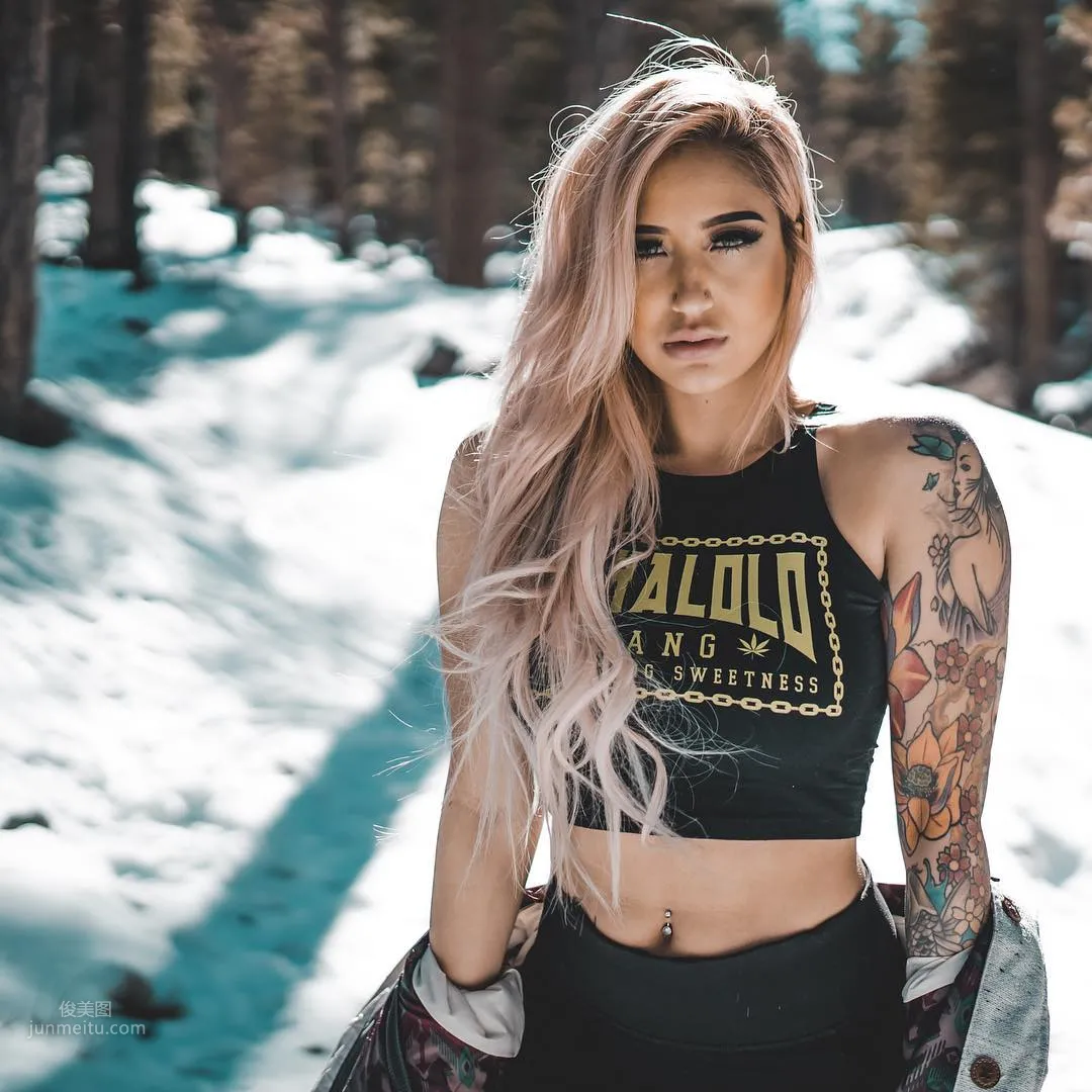 Allison Holloway, Tattoo Girl Wild and Bold photo 4