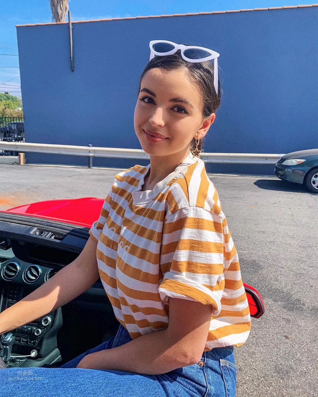 Rebecca Black- 混血女歌手負評百變美女 23