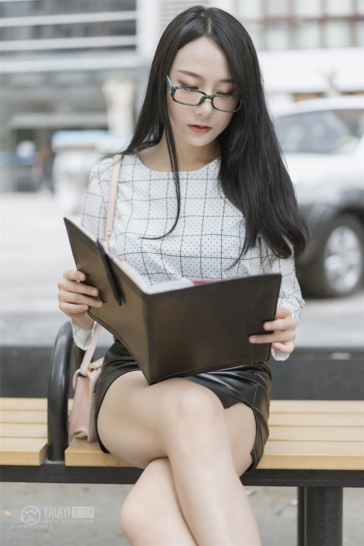 [YALAYI] 2019.06.28 Vol.322 The Private Life of a Female White-Collar Worker He Jiaying photo 4