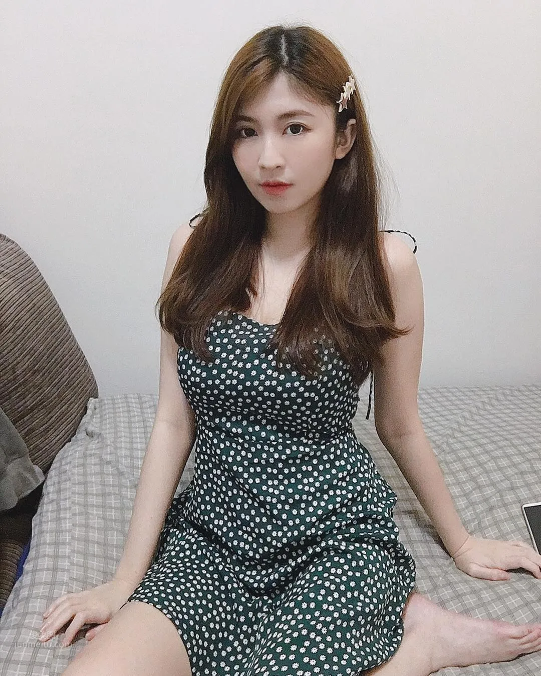 Malaysian Beauty Li Aiwei Swimsuit Photos, Amazing Figure Shocks Netizens photo 10