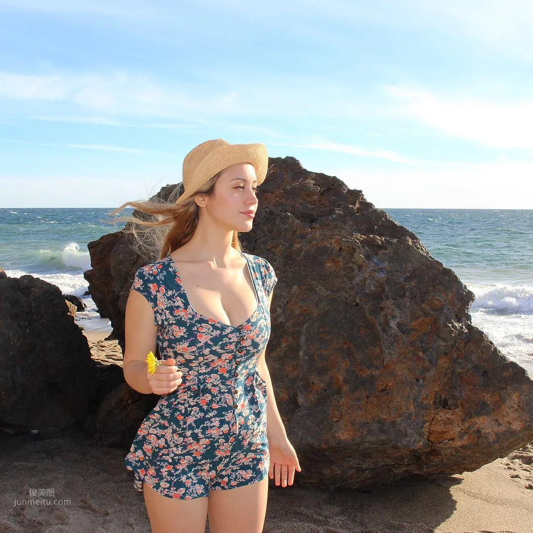 Caylee Cowan - Hollywood's Another Sexy Newcomer? photo 24
