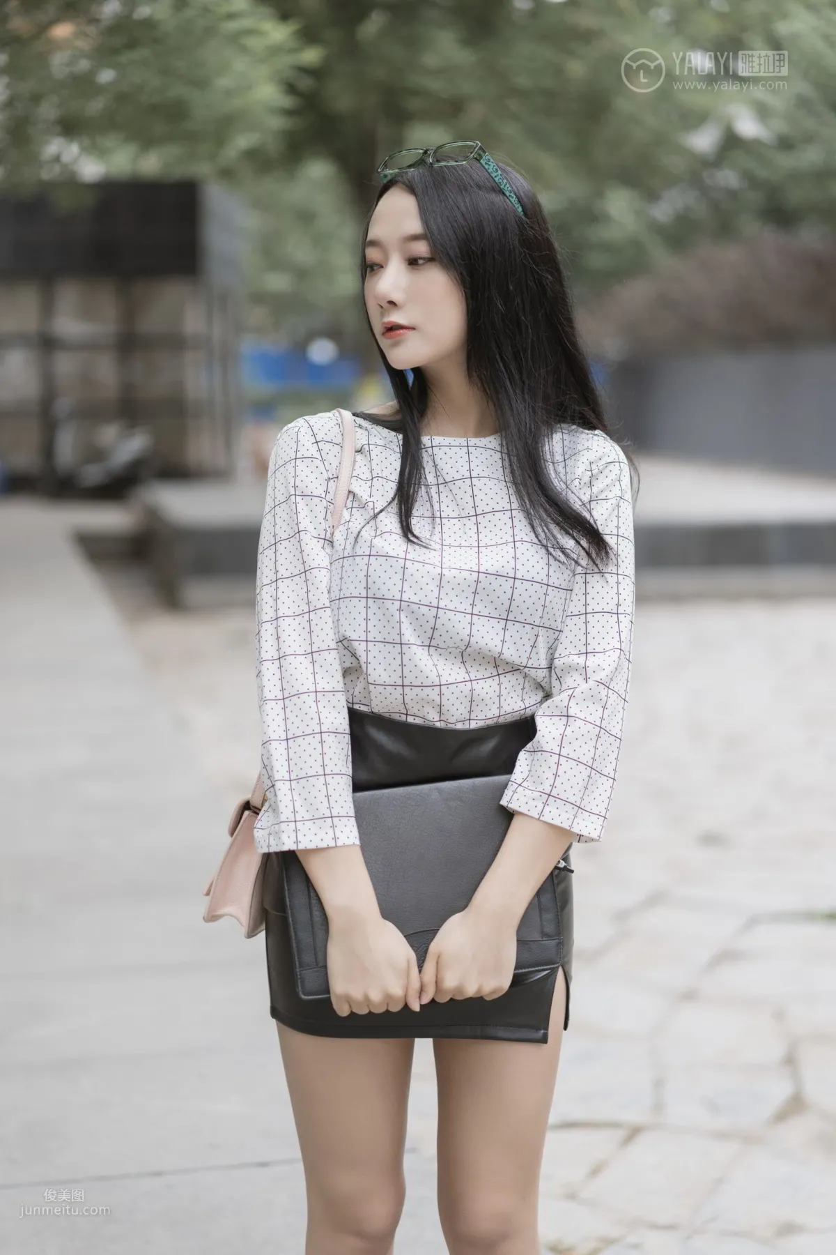 [YALAYI] 2019.06.28 Vol.322 Female White-Collar Private Life 1 He Jiaying photo 27