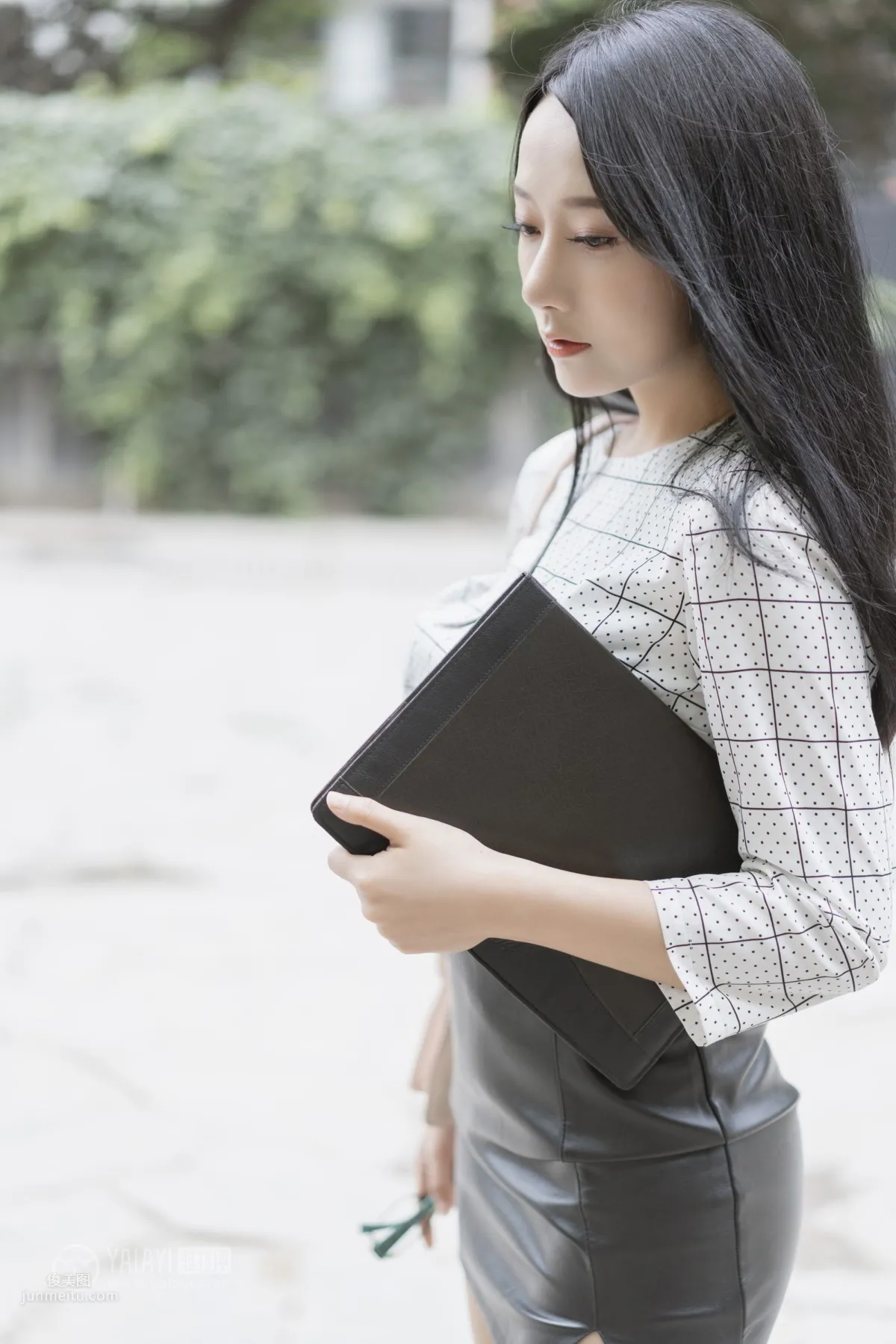[YALAYI] 2019.06.28 Vol.322 Female White-Collar Private Life 1 He Jiaying photo 22
