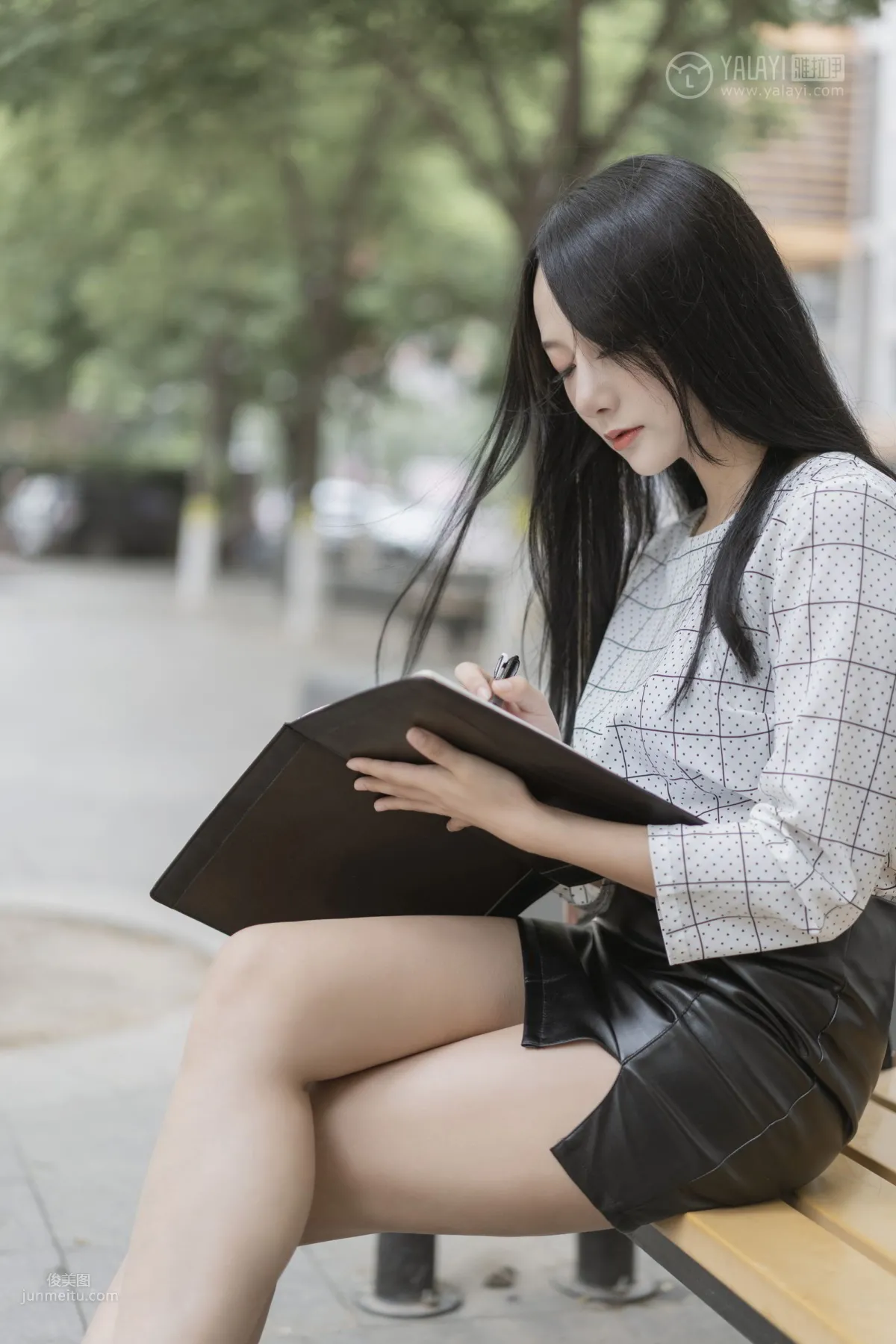 [YALAYI] 2019.06.28 Vol.322 Female White-Collar Private Life 1 He Jiaying photo 13