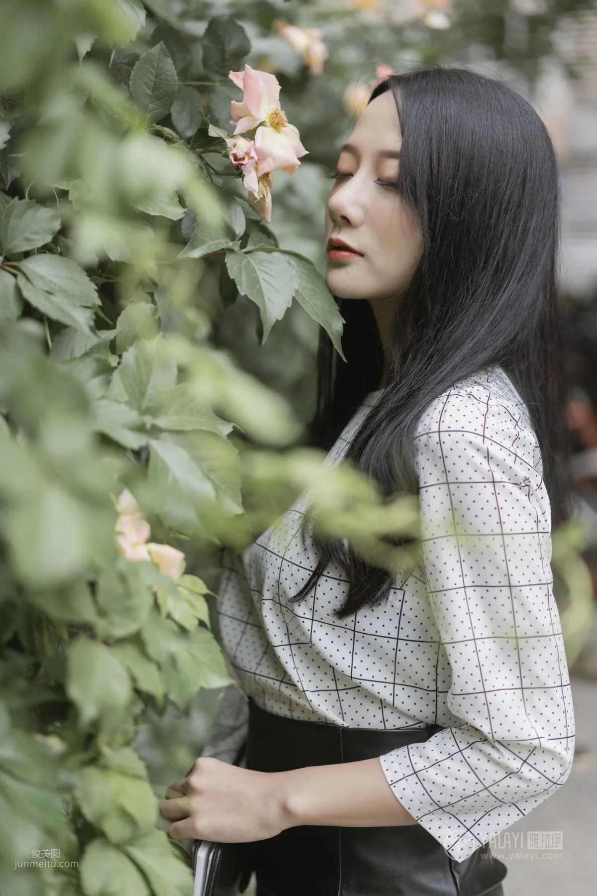 [YALAYI] 2019.06.28 Vol.322 Female White-Collar Private Life 1 He Jiaying photo 29