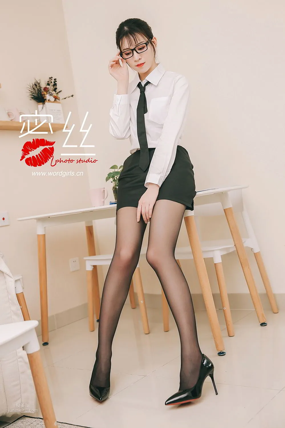 [TouTiao Goddess] Miss Series 001 Agency Girl's Black Stockings Strike photo 8