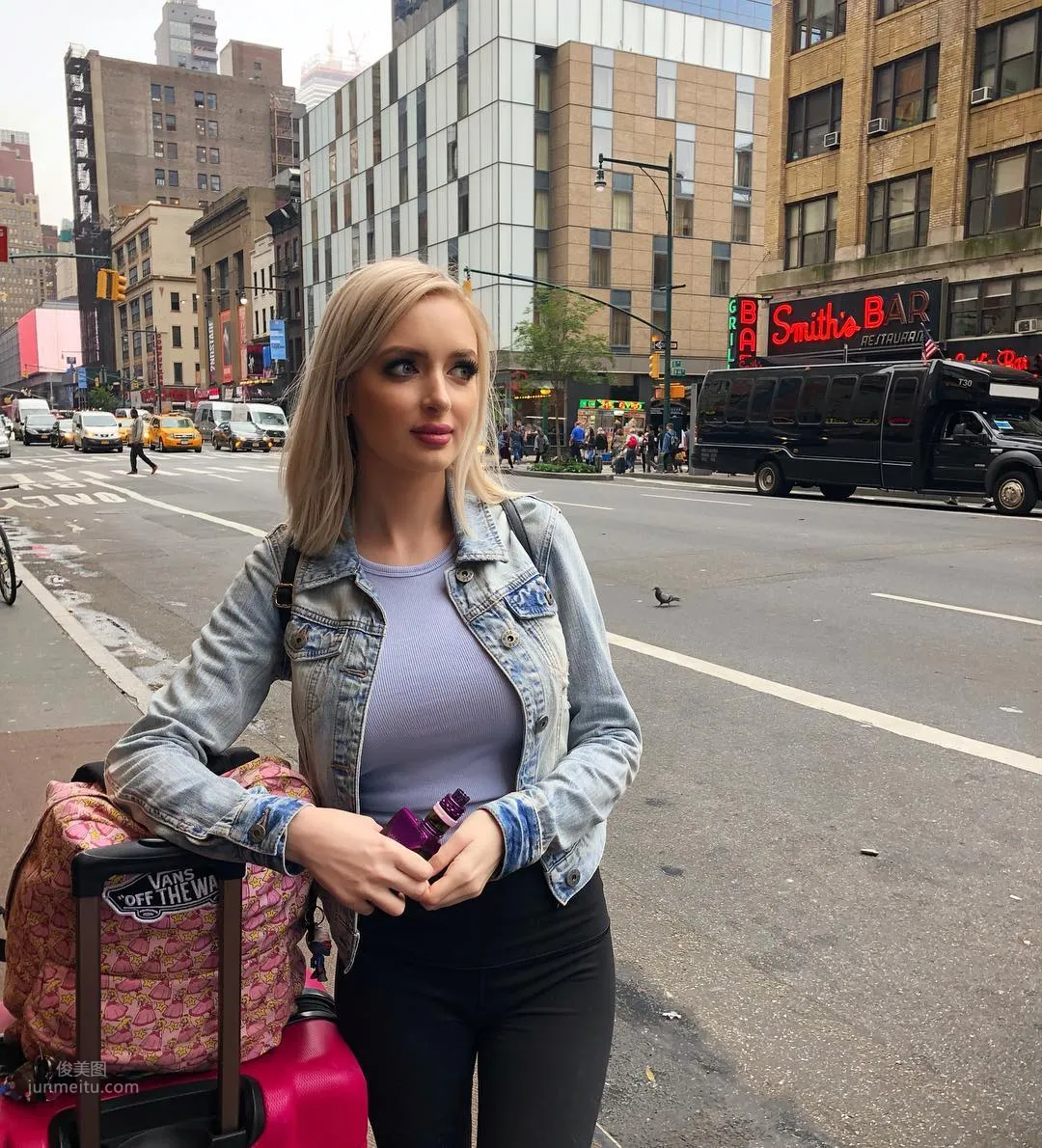 Get In The Car! Blonde Busty Girl Kristen Lanae Unlocks IG photo 22