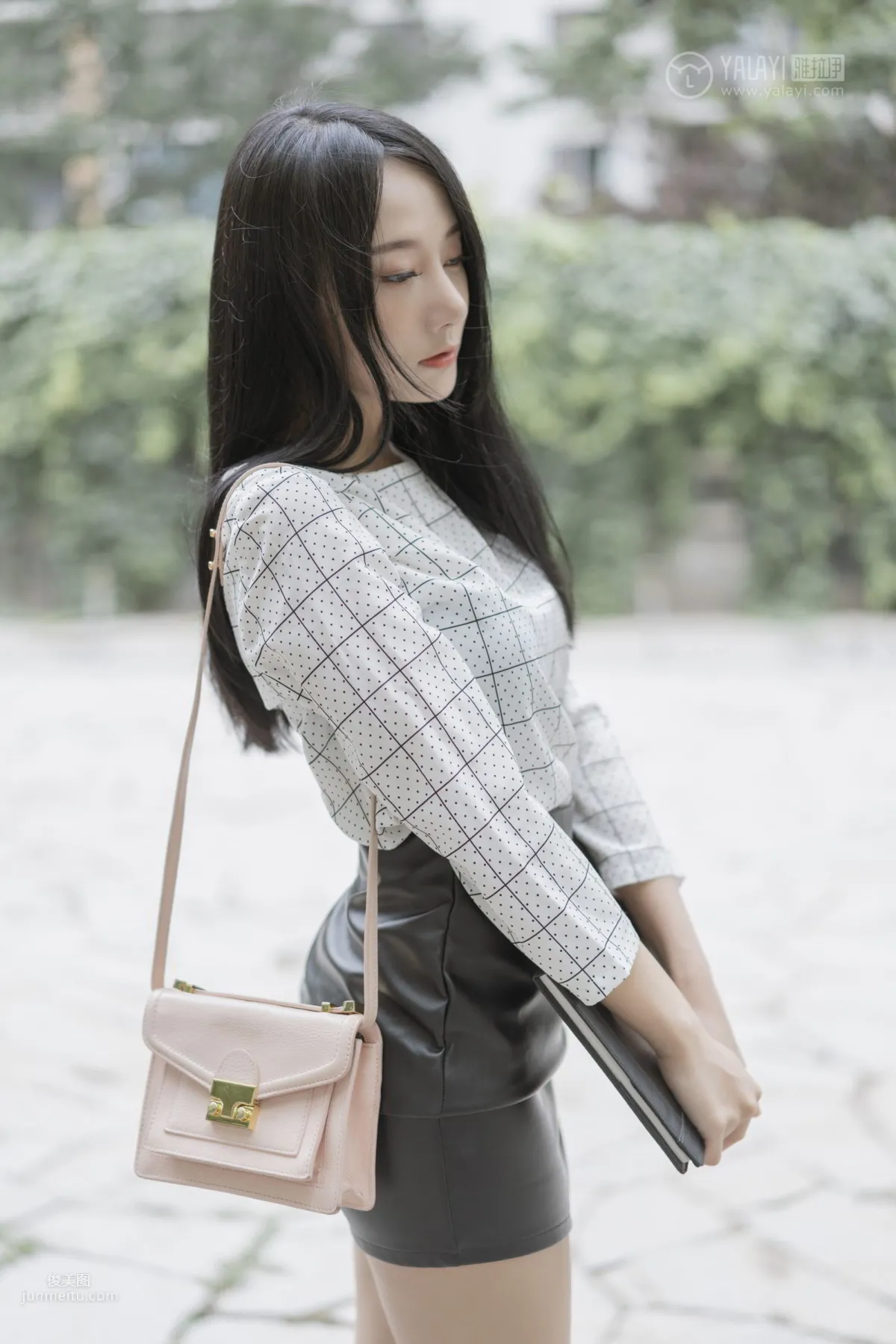 [YALAYI] 2019.06.28 Vol.322 Female White-Collar Private Life 1 He Jiaying photo 21