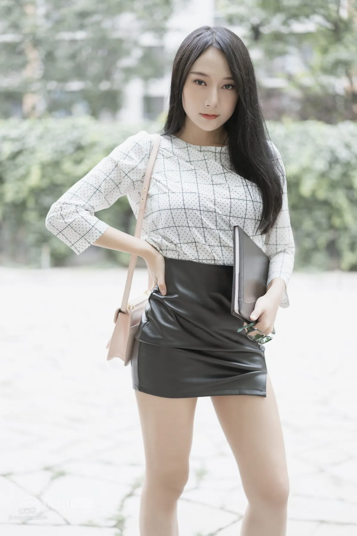 [YALAYI] 2019.06.28 Vol.322 Female White-Collar Private Life 1 He Jiaying photo 20