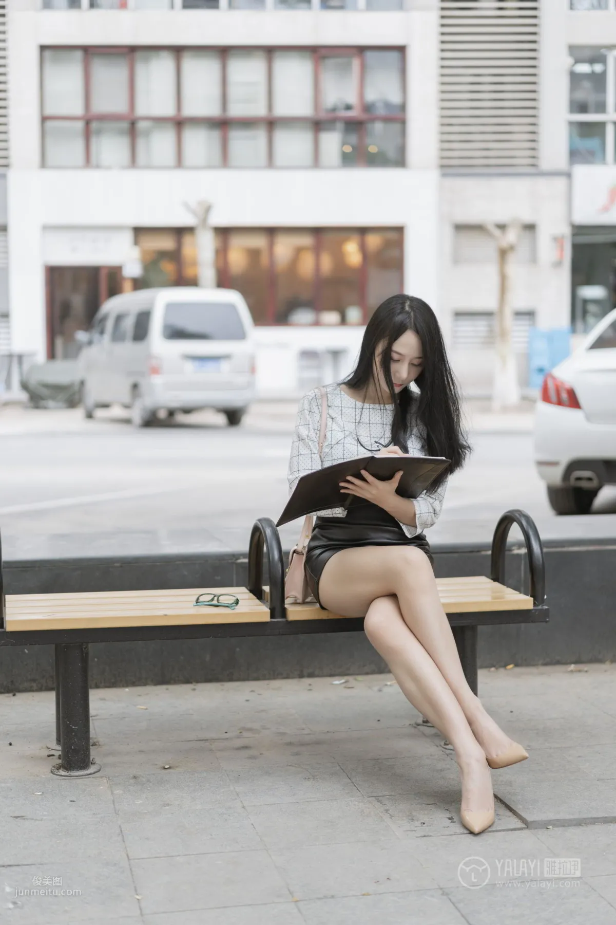 [YALAYI] 2019.06.28 Vol.322 Female White-Collar Private Life 1 He Jiaying photo 11
