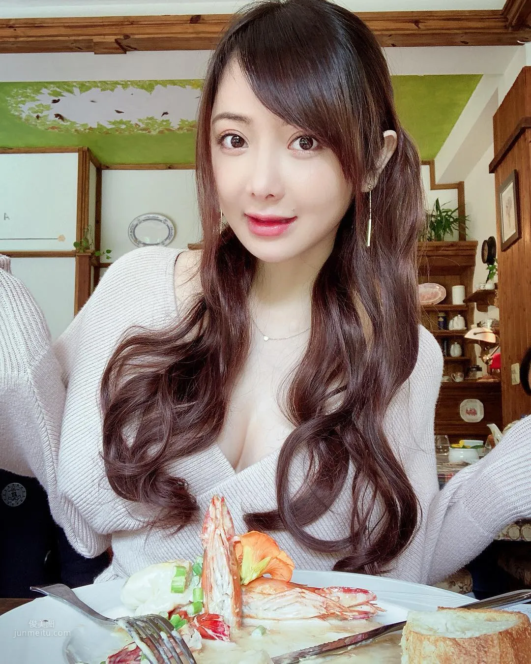 护理师晒比基尼！网友盛赞「欧派版佐佐木希」_2