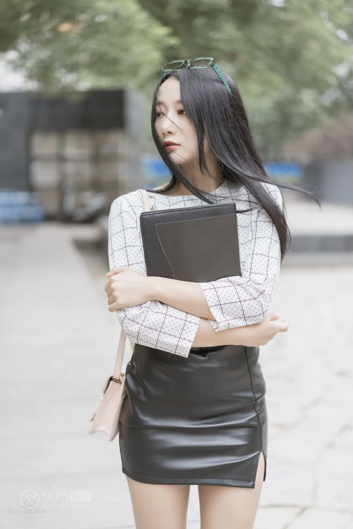 [YALAYI] 2019.06.28 Vol.322 Female White-Collar Private Life 1 He Jiaying photo 26