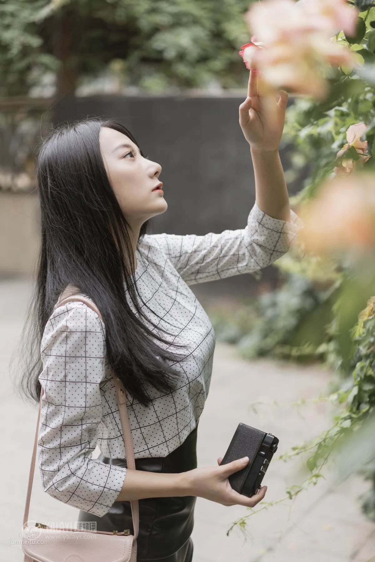 [YALAYI] 2019.06.28 Vol.322 Female White-Collar Private Life 1 He Jiaying photo 35