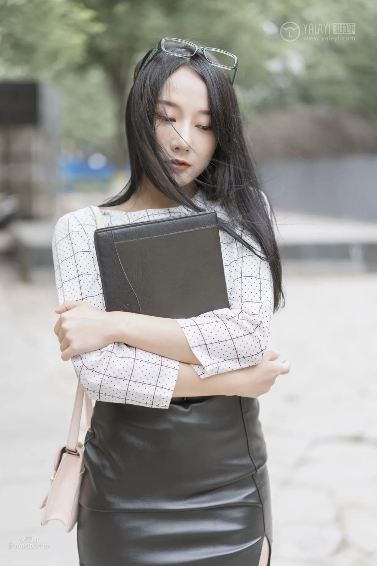 [YALAYI] 2019.06.28 Vol.322 Female White-Collar Private Life 1 He Jiaying photo 24