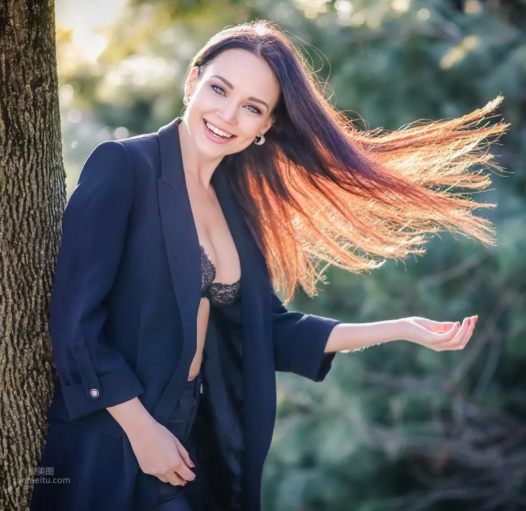 Angelina Petrova- 新货到！网拍老板娘「亲自下场」_6