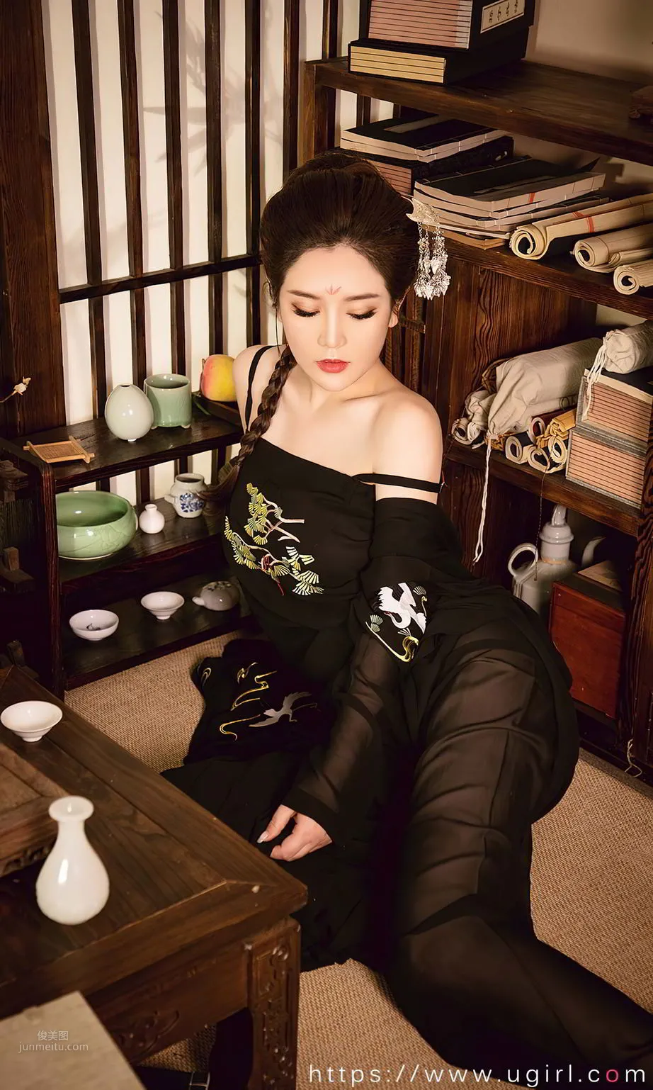Jin Zilin Bright and Beautiful, Night Meeting in Neon Dress photo 5