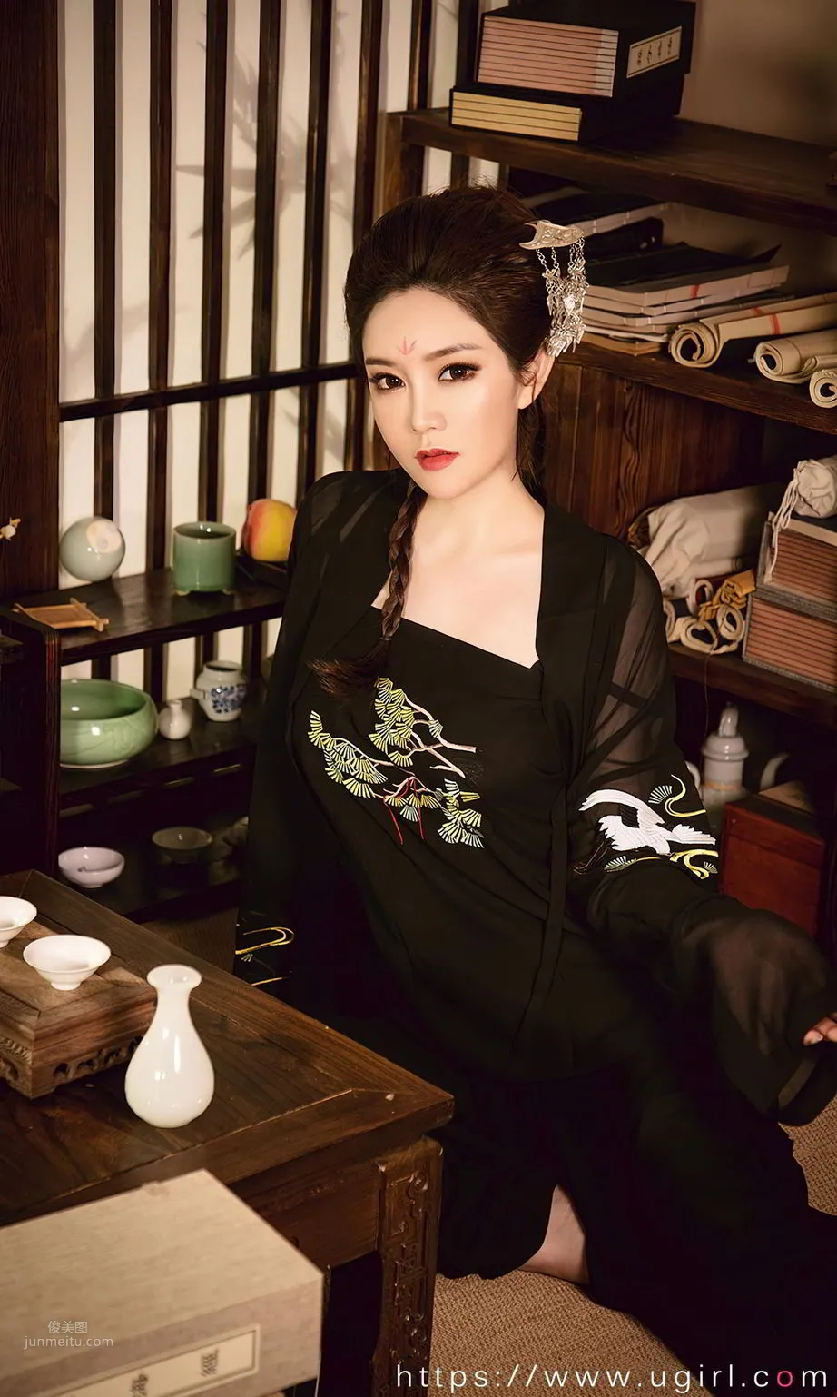 Jin Zilin Bright and Beautiful, Night Meeting in Neon Dress photo 7
