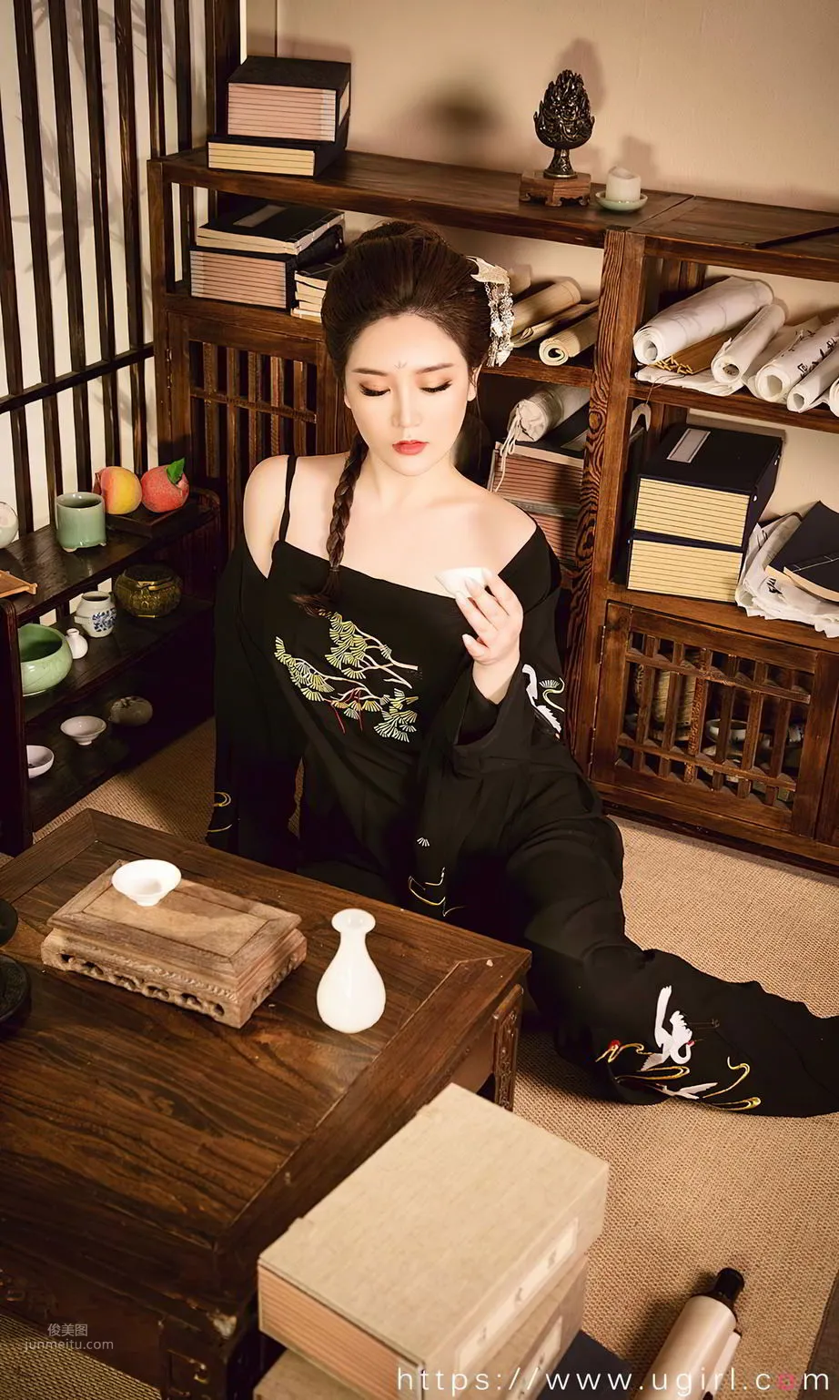 Jin Zilin Bright and Beautiful, Night Meeting in Neon Dress photo 8