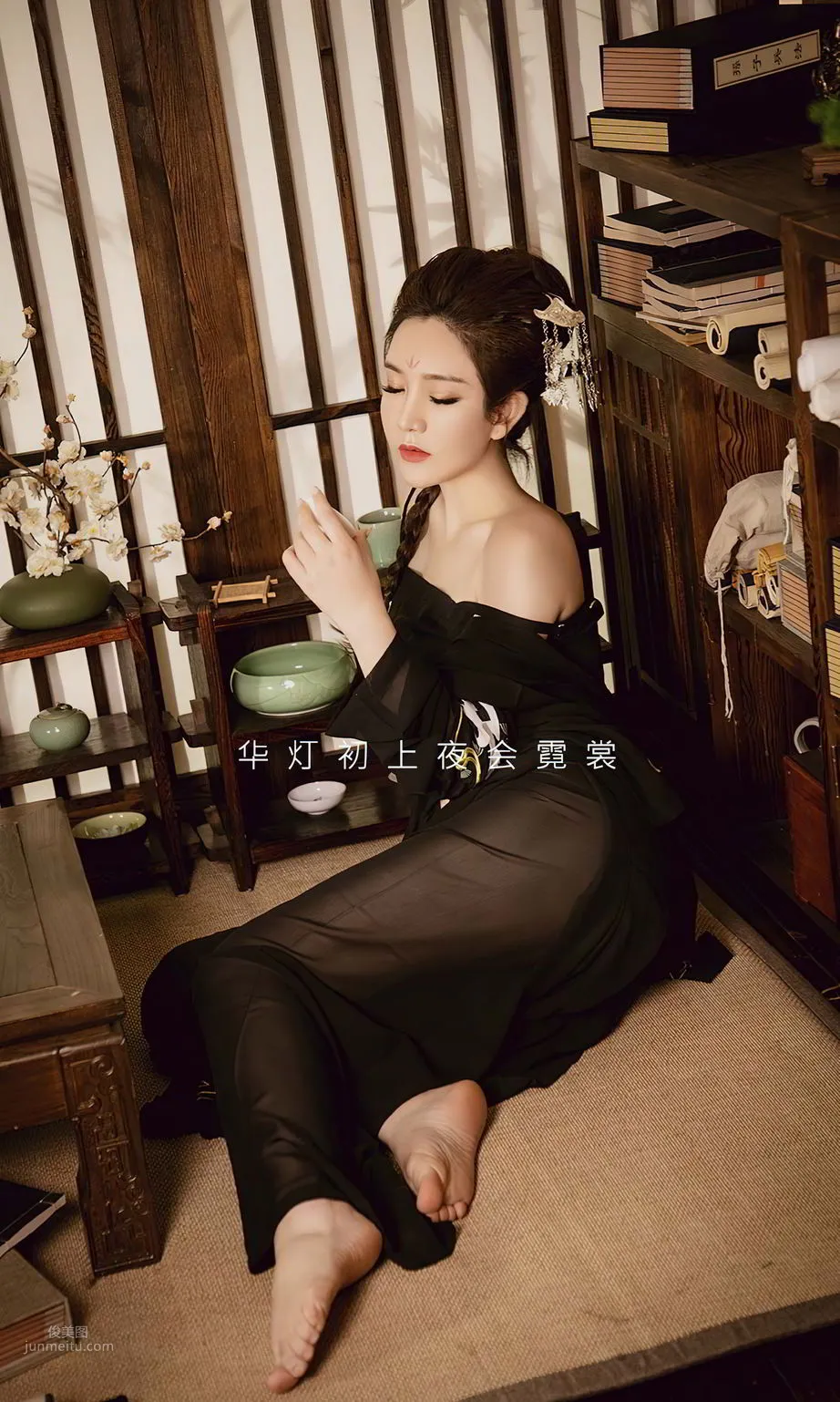 Jin Zilin Bright and Beautiful, Night Meeting in Neon Dress photo 2
