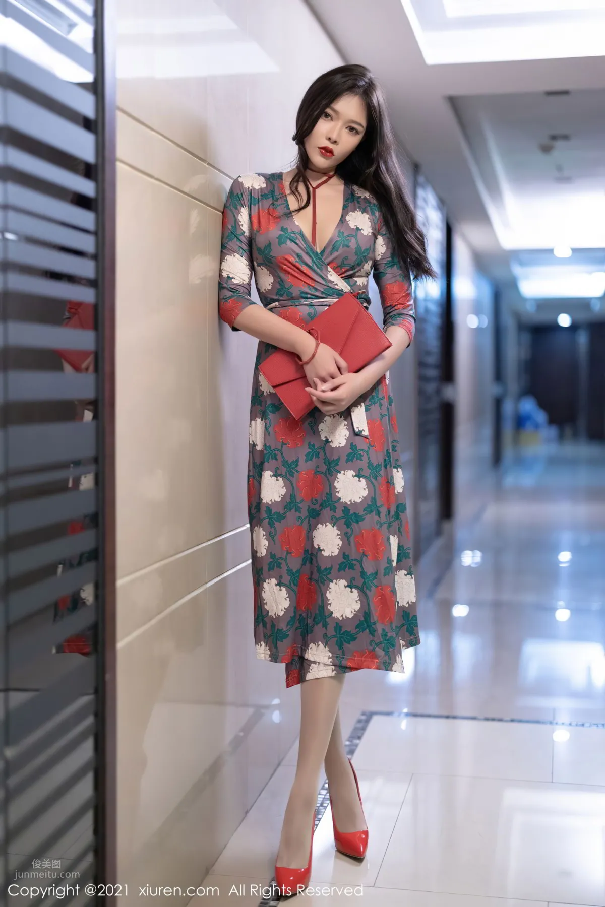 Cold and Beautiful Nabi, Gorgeous and Elegant Long Dress photo 5