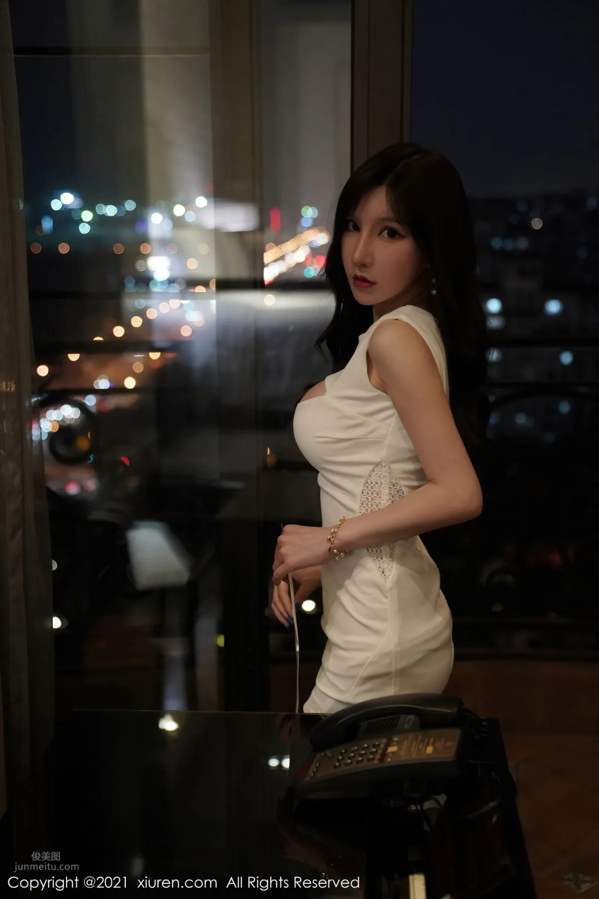 女神周于希Sandy 白色多姿的礼裙_26