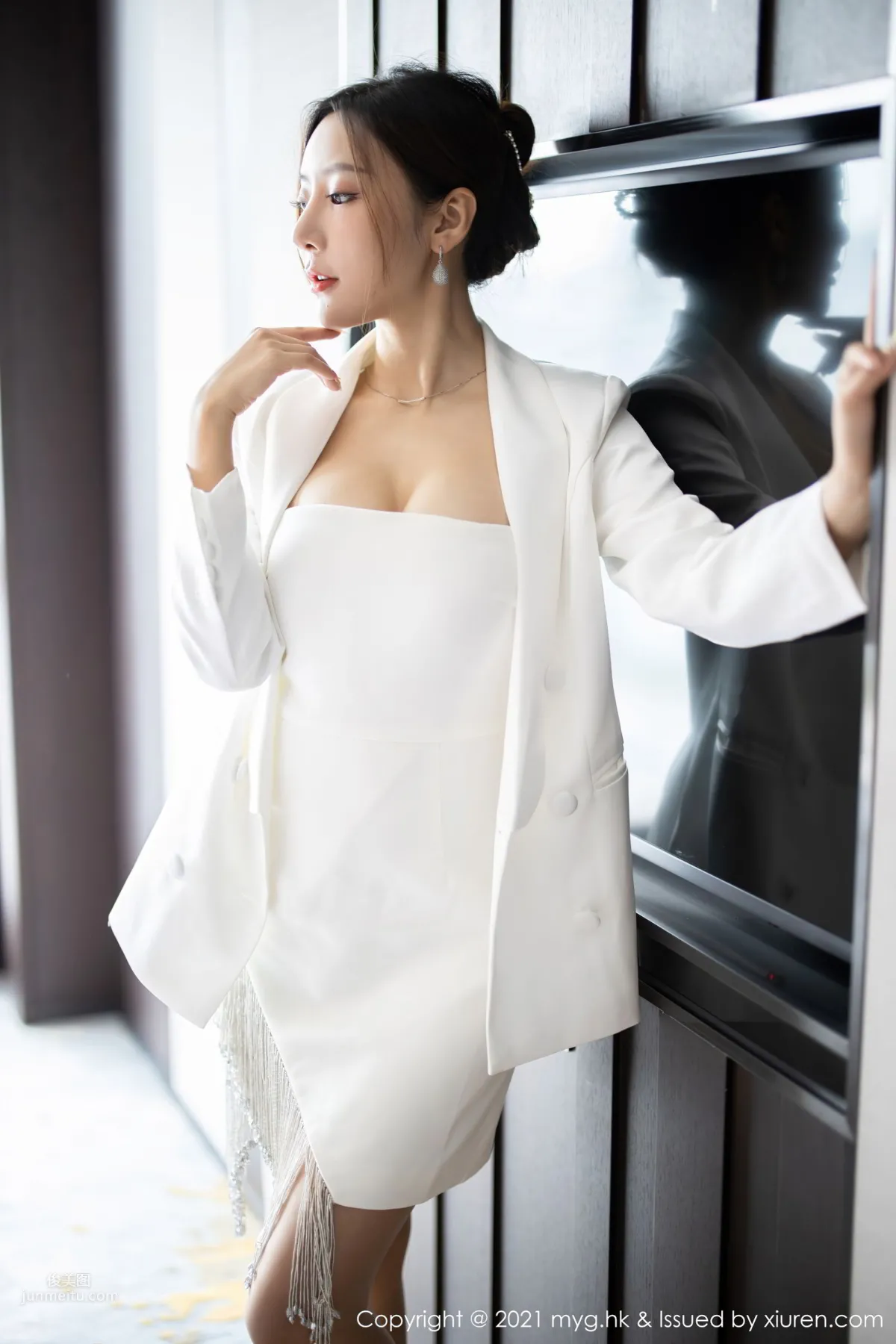 女神王馨瑶yanni 洁白耀眼抹胸服饰_3