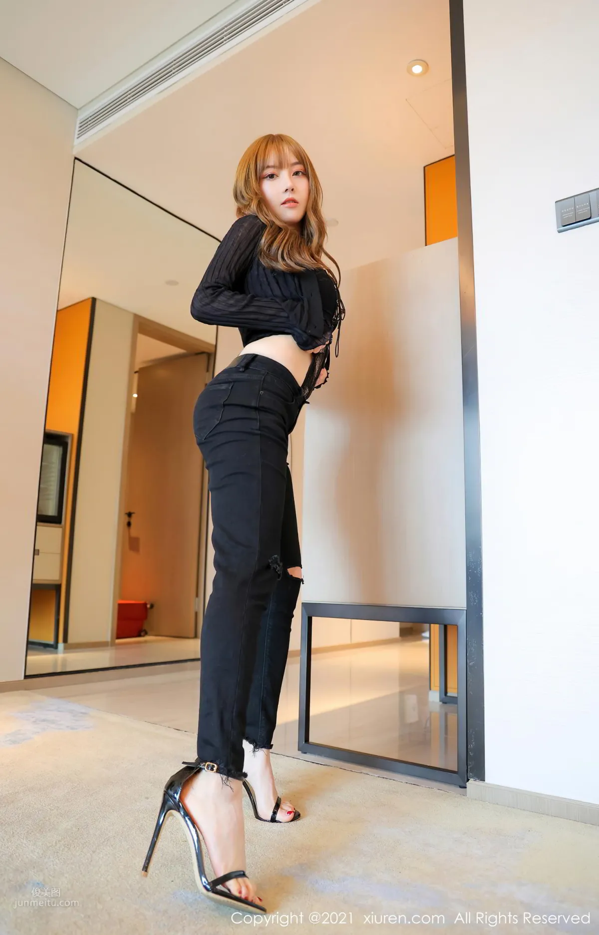 灵动美女豆瓣酱 魅惑的黑色服饰_3