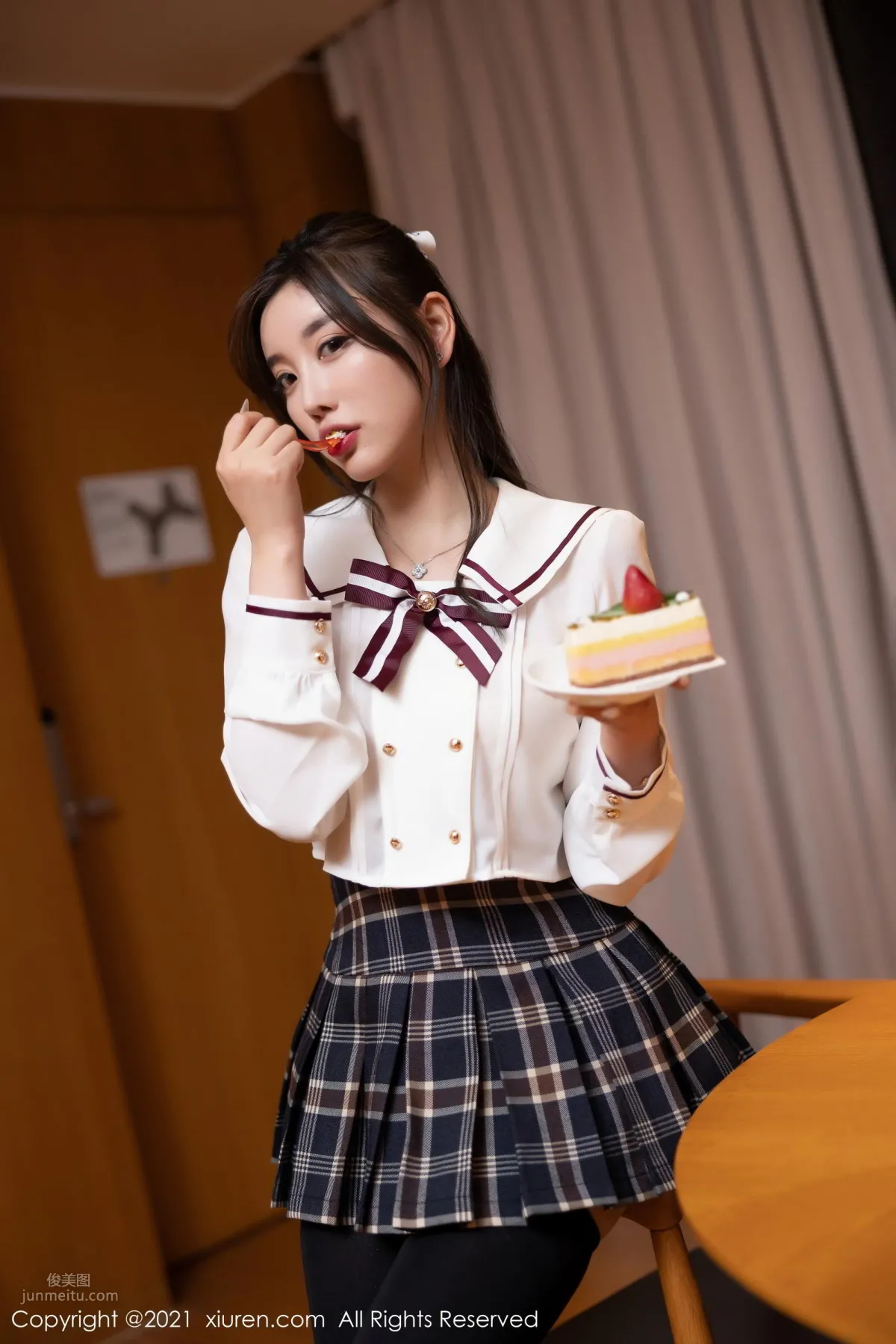 校园女神杨晨晨 格子裙耀眼夺目_8