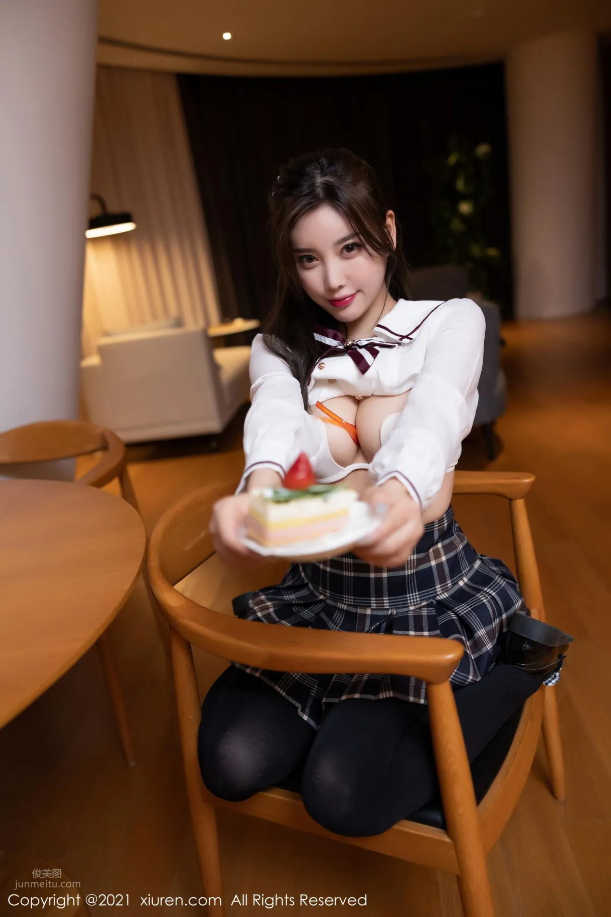 校园女神杨晨晨 格子裙耀眼夺目_21