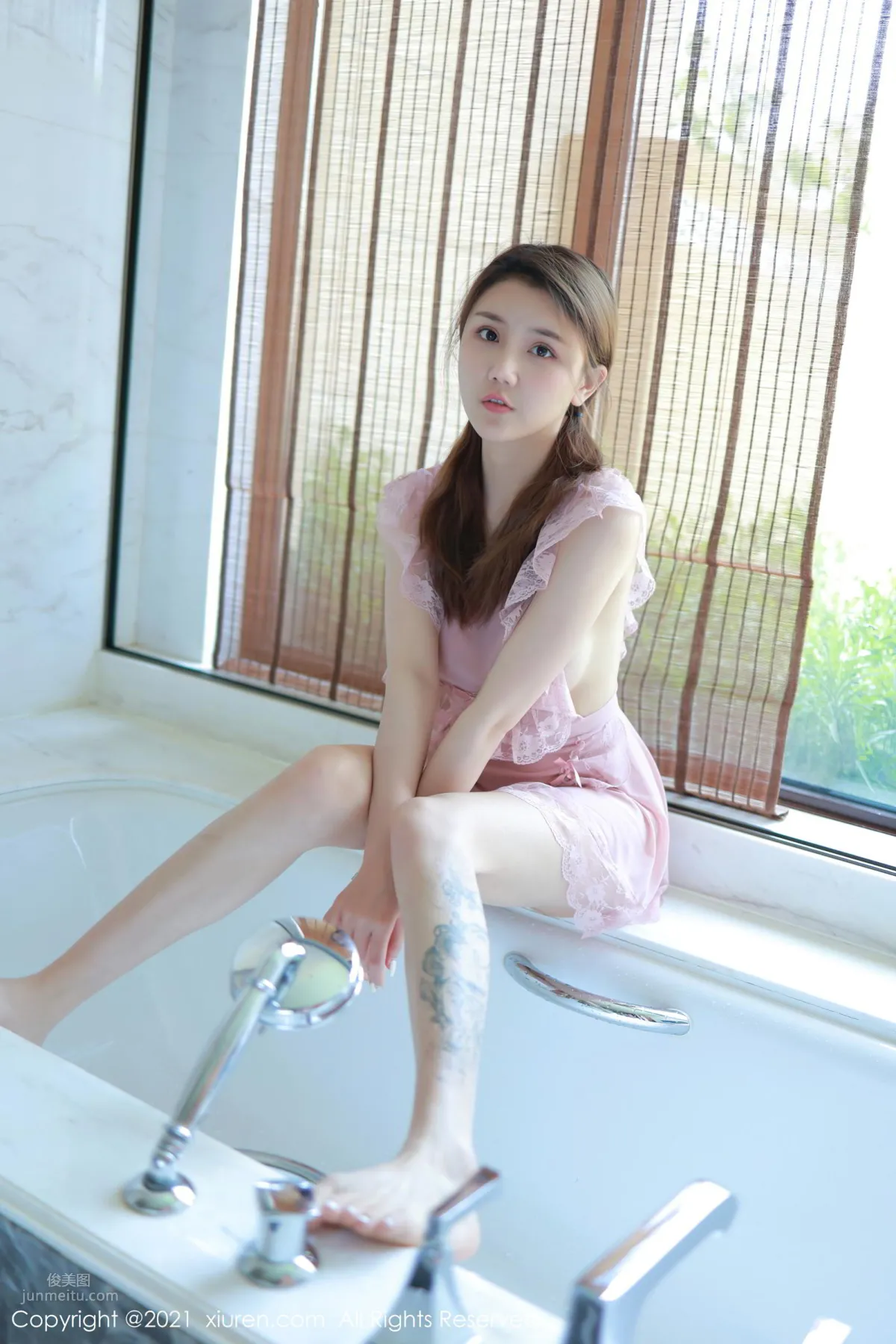 雙馬尾女孩夏西CiCi 粉色女仆浴室濕身 3