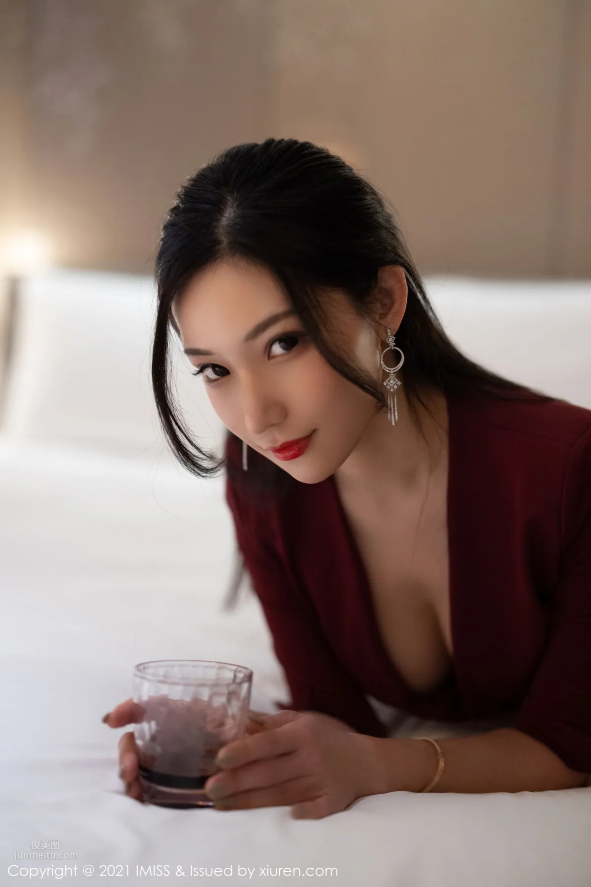 女神小狐狸Kathryn 猩红华丽的大衣_3
