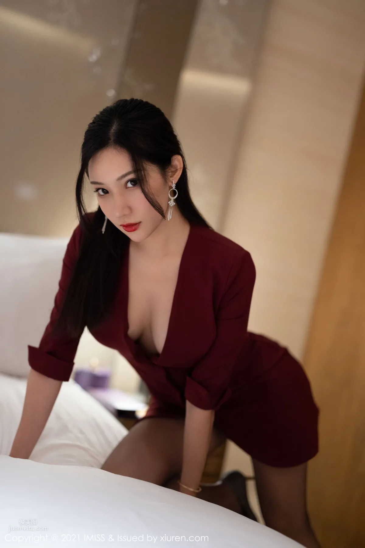 女神小狐狸Kathryn 猩紅華麗的大衣 1