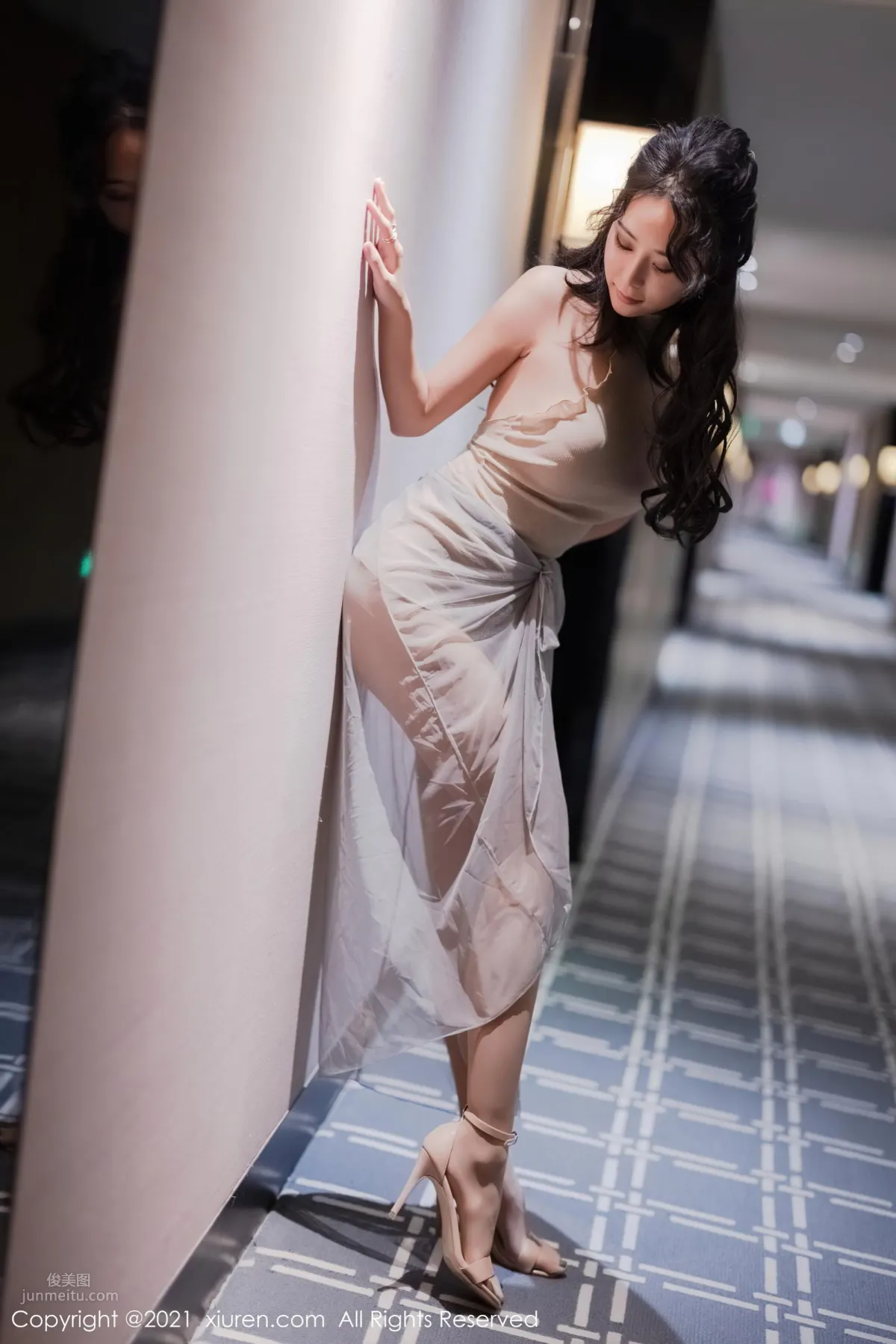 Liu Yilei Light and Sheer Clothing, Stunning Curves photo 3