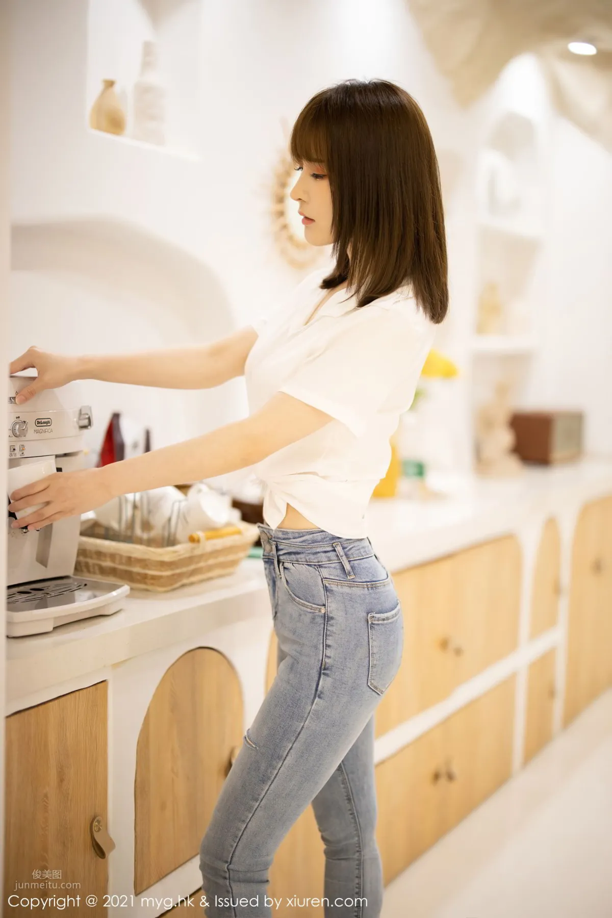 Cai Wenyu Jiangsu-Zhejiang-Shanghai Travel Shoot, Classic White Shirt and Jeans photo 10